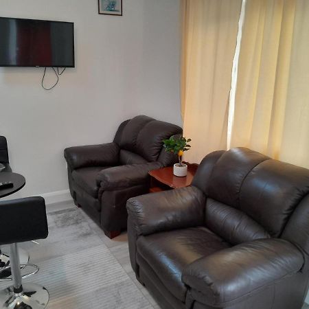 Nd'S Apartment Phibblestown 外观 照片