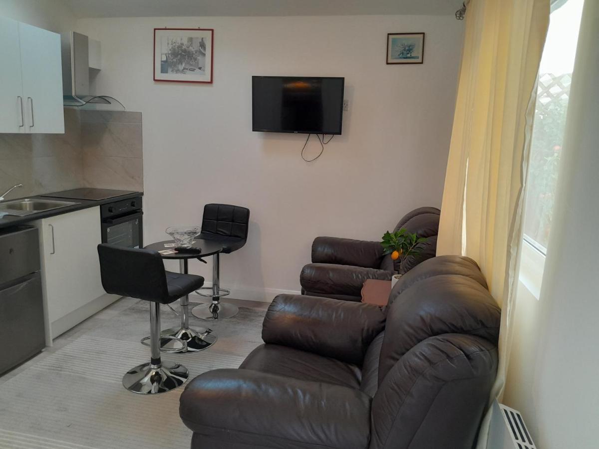 Nd'S Apartment Phibblestown 外观 照片